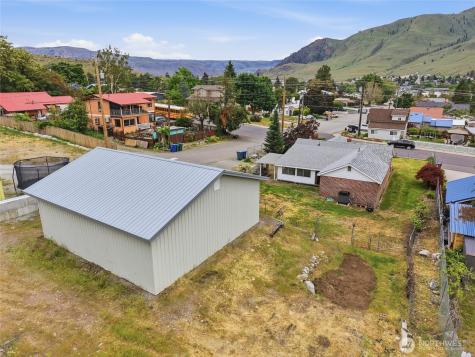 233 E Gibson Chelan WA 98816