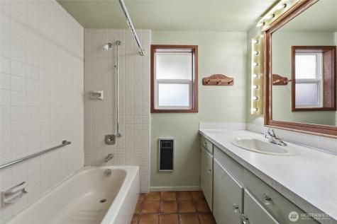 233 E Gibson Chelan WA 98816