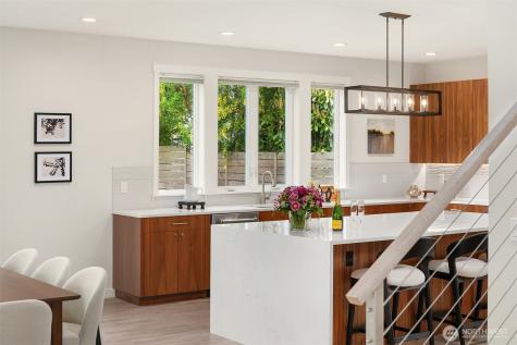 12516 Phinney Avenue N Seattle WA 98133