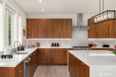 12516 Phinney Avenue N Seattle WA 98133