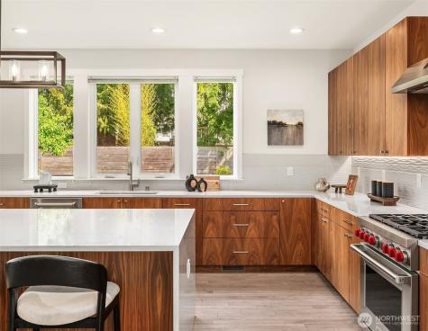 12516 Phinney Avenue N Seattle WA 98133