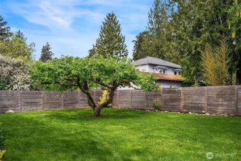 12516 Phinney Avenue N Seattle WA 98133