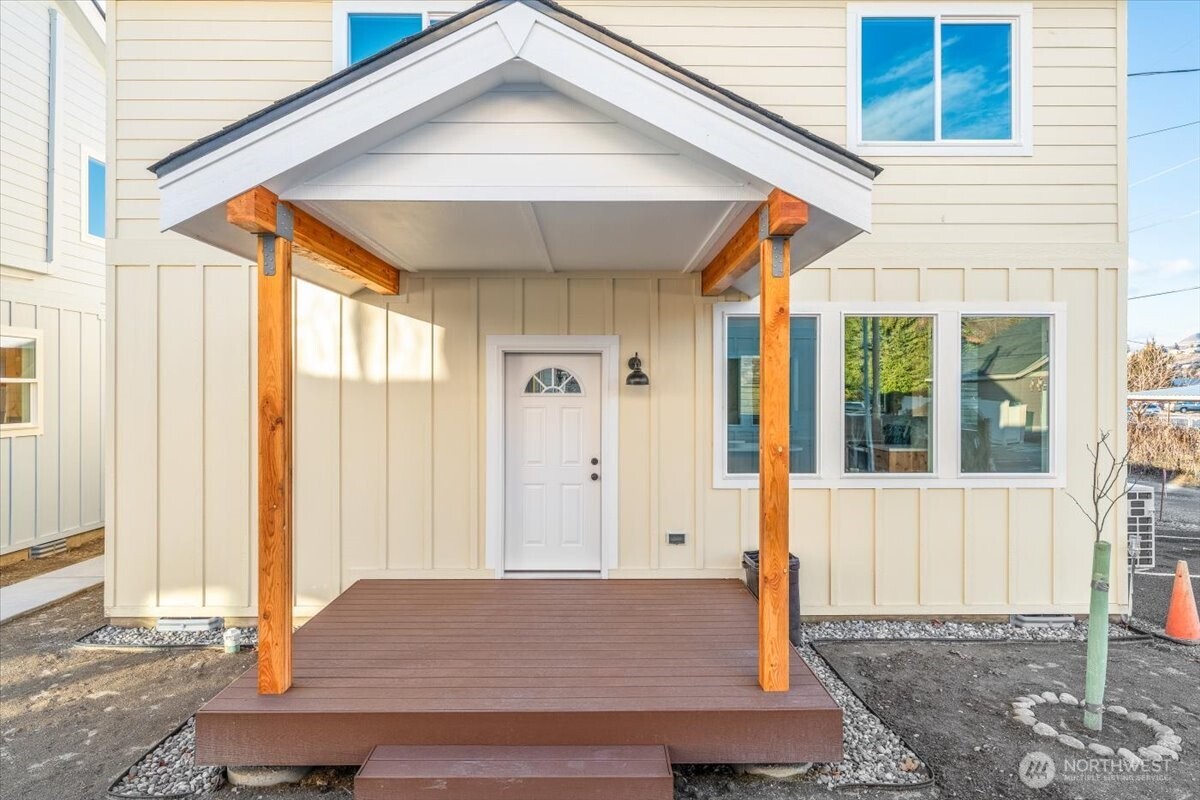 409 E Okanogan Avenue Chelan WA 98816