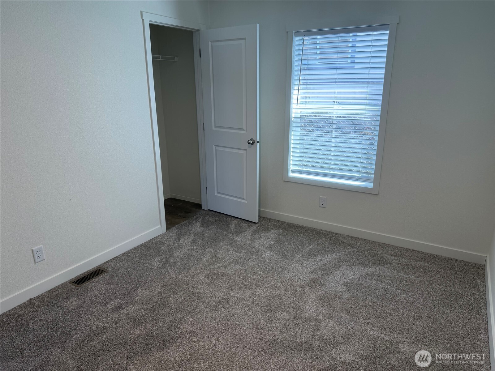 402 Maple Avenue Sunnyside WA 98944