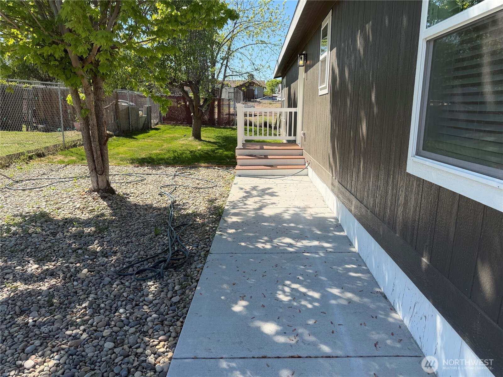 402 Maple Avenue Sunnyside WA 98944