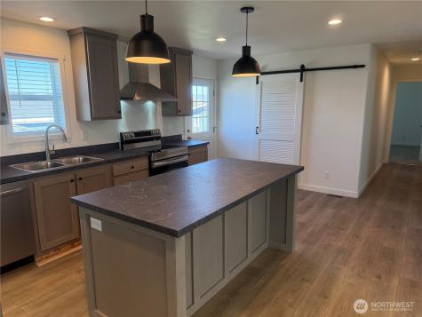 402 Maple Avenue Sunnyside WA 98944