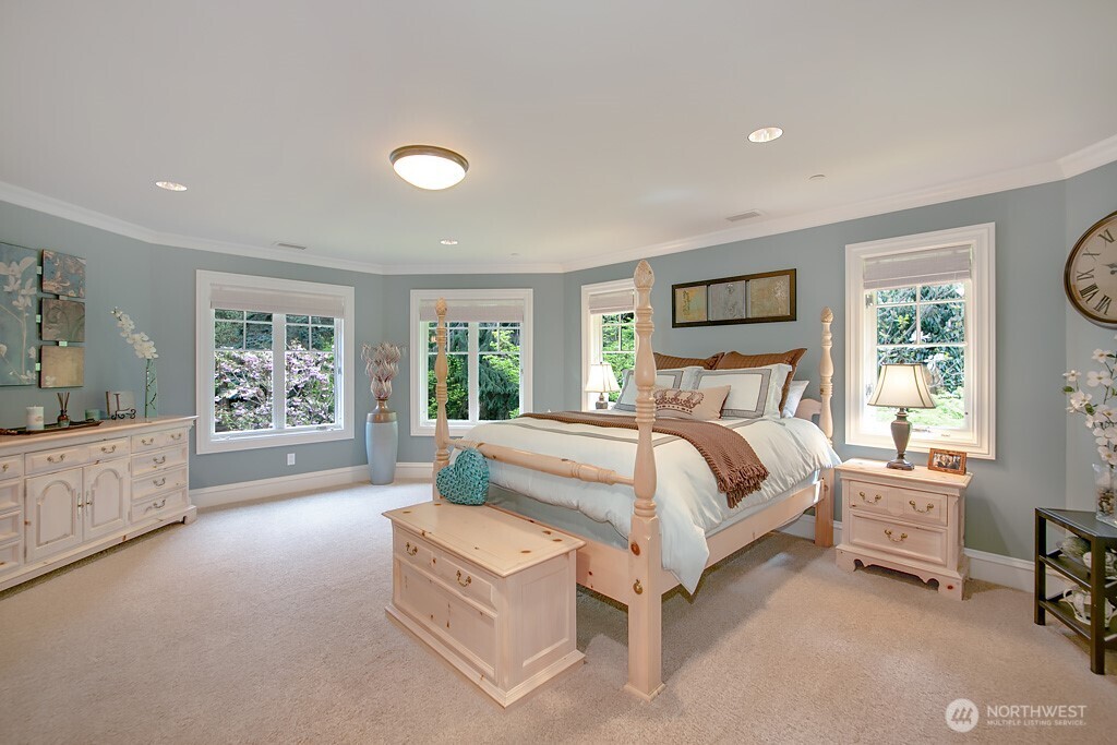 11211 Wachusett Road Woodway WA 98020