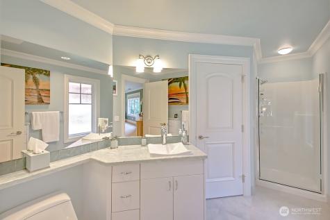 11211 Wachusett Road Woodway WA 98020