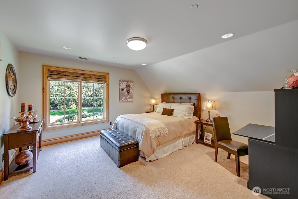 11211 Wachusett Road Woodway WA 98020