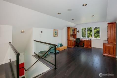 11211 Wachusett Road Woodway WA 98020