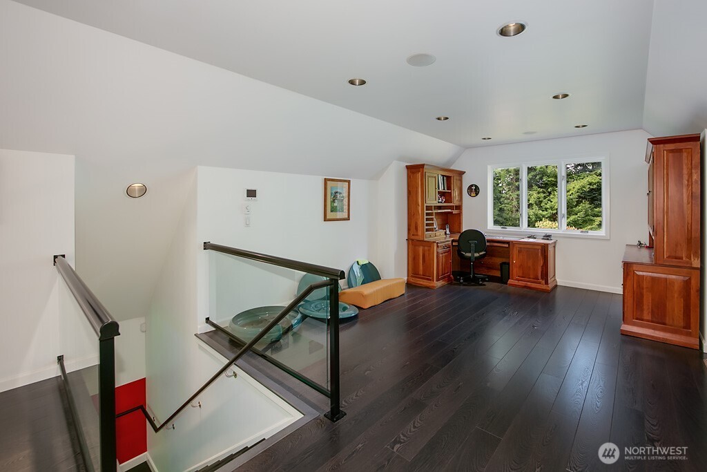 11211 Wachusett Road Woodway WA 98020