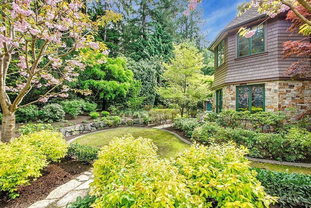 11211 Wachusett Road Woodway WA 98020