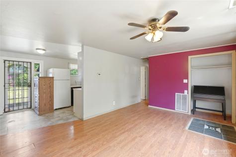5705 238th Street SW Mountlake Terrace WA 98043