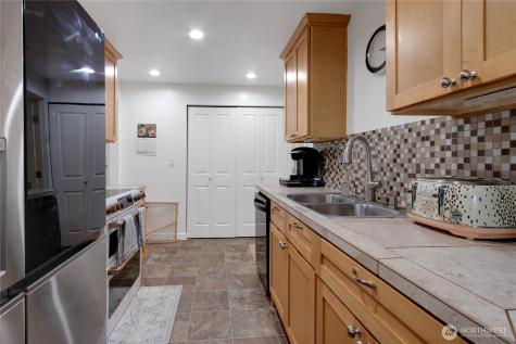 10102 99th St SW Lakewood WA 98498
