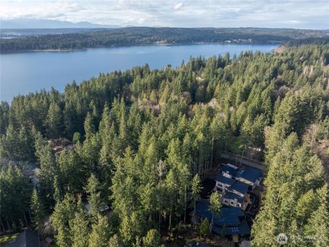 13982 Manzanita Road NE Bainbridge Island WA 98376