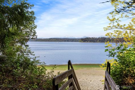 13982 Manzanita Road NE Bainbridge Island WA 98376