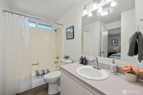 936 210th Avenue NE Sammamish WA 98074