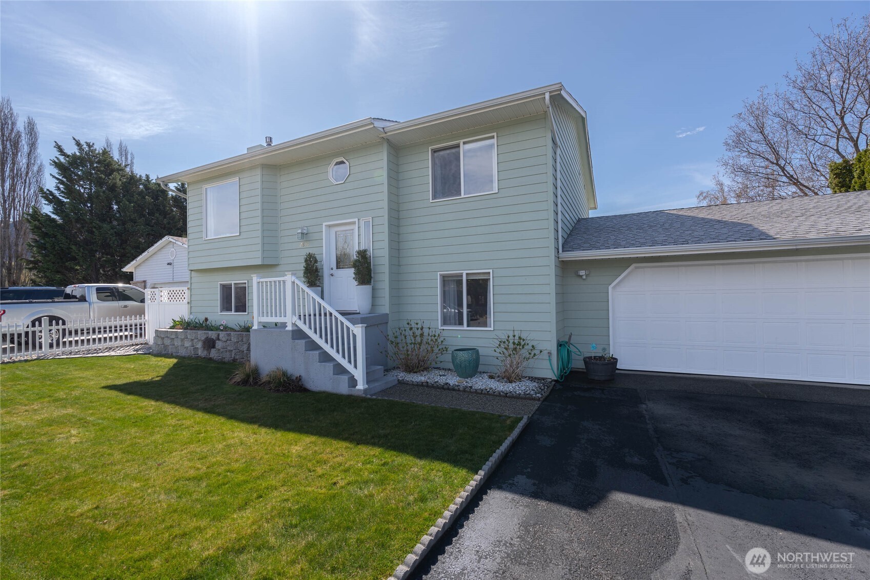 2837 Riviera Boulevard Malaga WA 98828