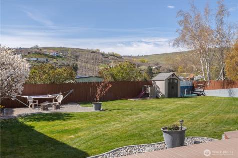 2837 Riviera Boulevard Malaga WA 98828