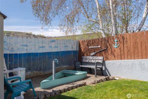 2837 Riviera Boulevard Malaga WA 98828