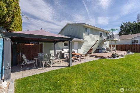 2837 Riviera Boulevard Malaga WA 98828