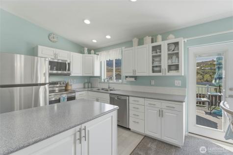 2837 Riviera Boulevard Malaga WA 98828