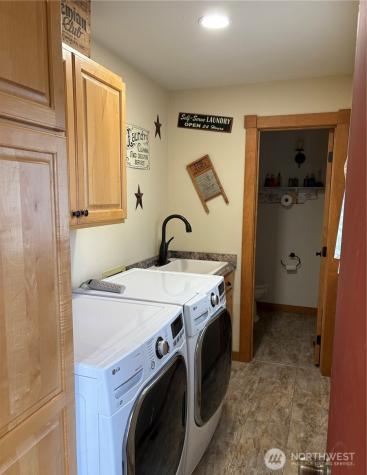 8 Mundinger Lane Omak WA 98841