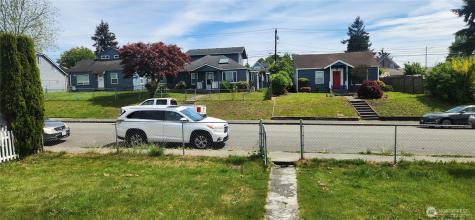 1224 Maple Street Everett WA 98201