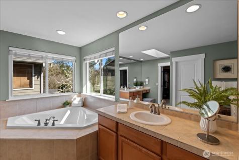 5221 NE 7th Place Renton WA 98059