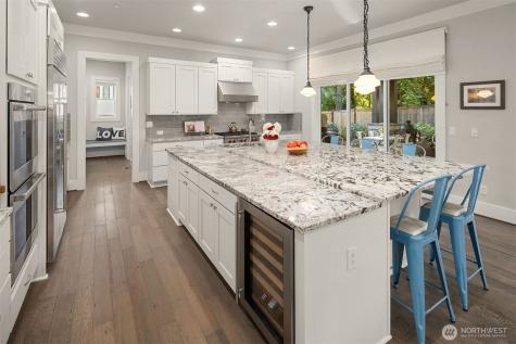 4525 90th Avenue SE Mercer Island WA 98040
