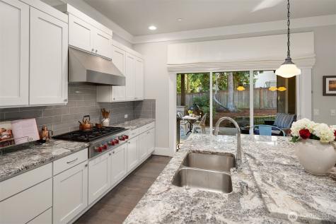 4525 90th Avenue SE Mercer Island WA 98040