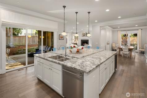 4525 90th Avenue SE Mercer Island WA 98040