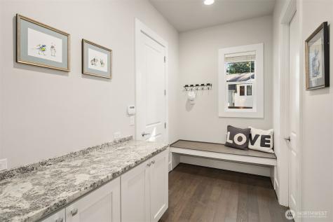 4525 90th Avenue SE Mercer Island WA 98040