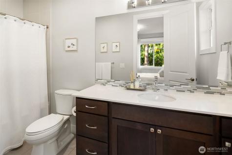 4525 90th Avenue SE Mercer Island WA 98040