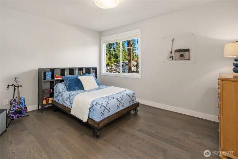 4525 90th Avenue SE Mercer Island WA 98040
