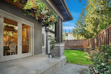 4525 90th Avenue SE Mercer Island WA 98040