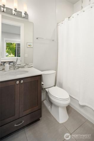 4525 90th Avenue SE Mercer Island WA 98040