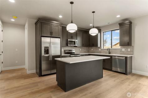 582 S Oasis Loop East Wenatchee WA 98802