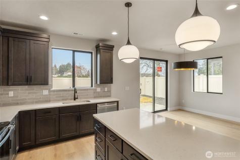 582 S Oasis Loop East Wenatchee WA 98802