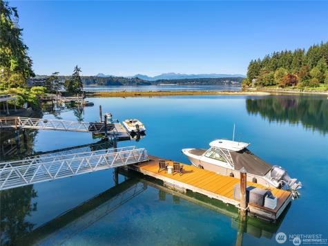 5482 Fletcher Landing NE Bainbridge Island WA 98110