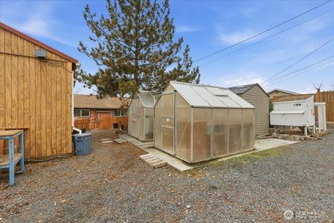 614 W Loop Drive Moses Lake WA 98837
