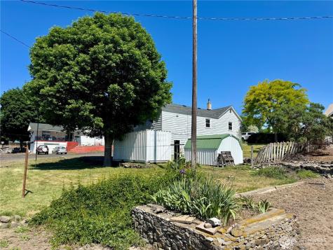 216 NW Cole Avenue Wilbur WA 99185