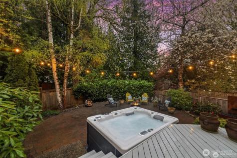 2524 225th Place NE Sammamish WA 98074