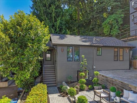 4011 SW Maryland Place Seattle WA 98116