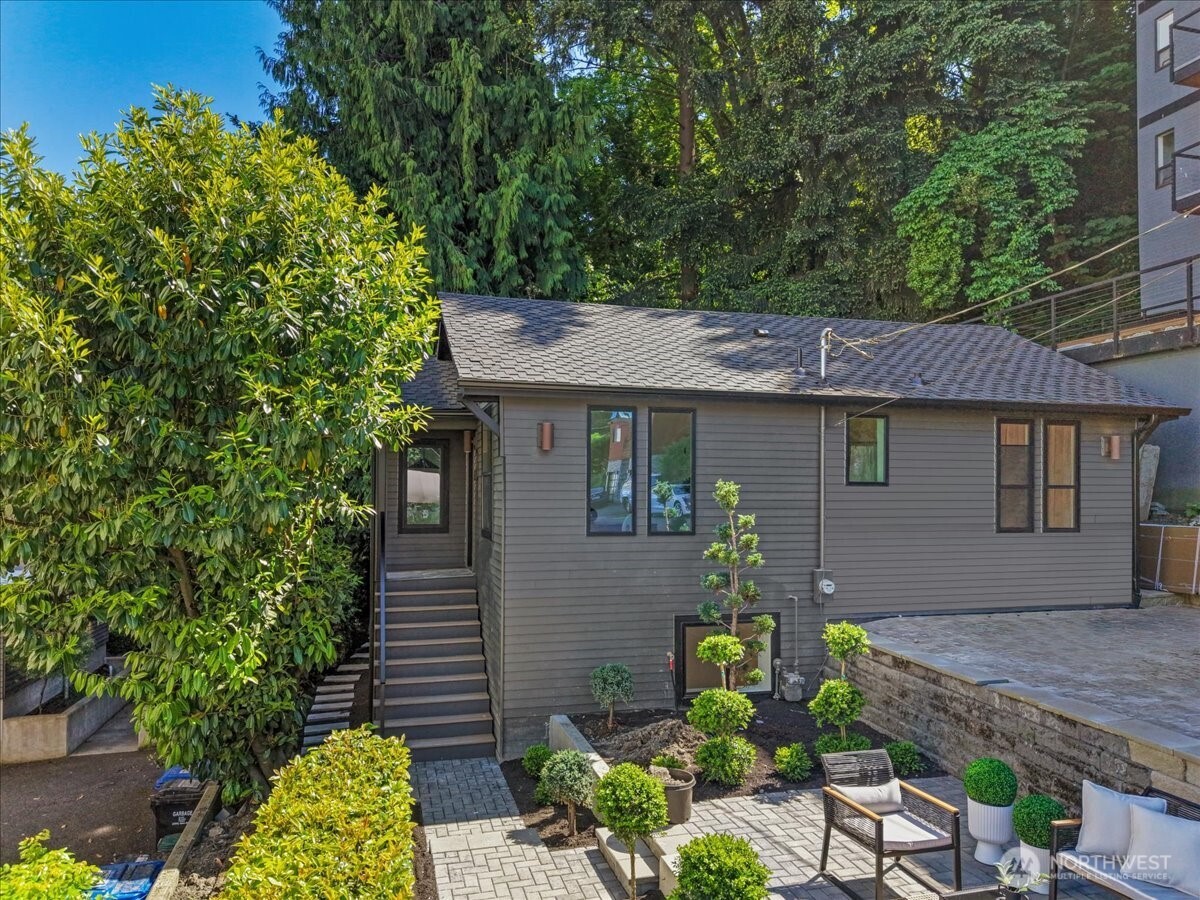 4011 SW Maryland Place Seattle WA 98116