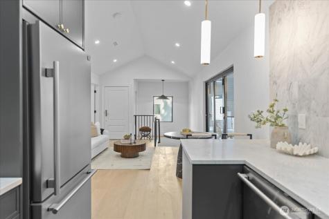 4011 SW Maryland Place Seattle WA 98116