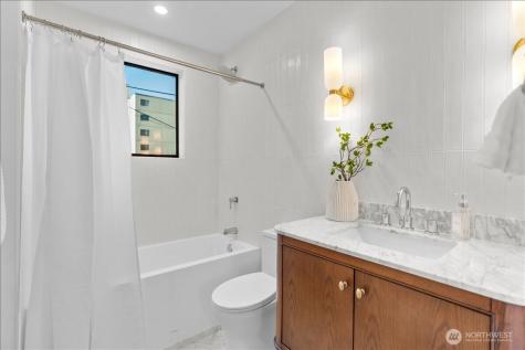 4011 SW Maryland Place Seattle WA 98116