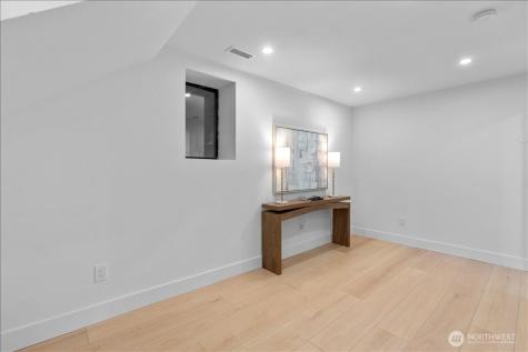 4011 SW Maryland Place Seattle WA 98116