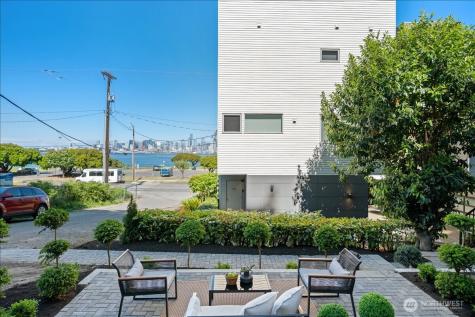 4011 SW Maryland Place Seattle WA 98116