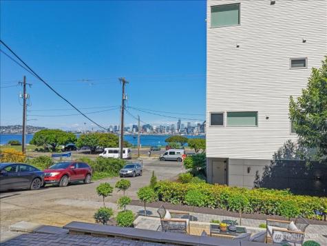 4011 SW Maryland Place Seattle WA 98116